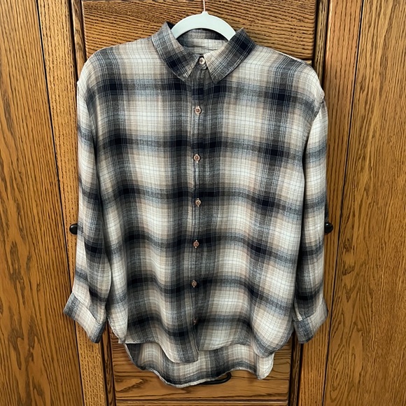 Gloria Vanderbilt plaid button down shirt - Picture 4 of 10